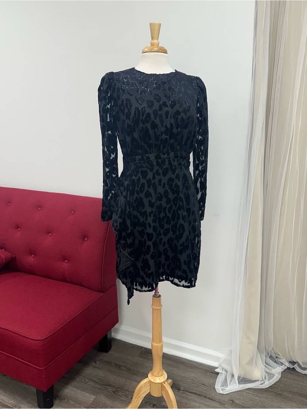 Medium Express Black Leopard-Pattern Long-Sleeve Mini New Years Party Dress
